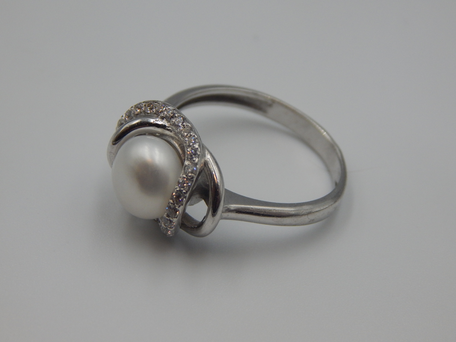 Серебряное кольцо с цирконием и жемчугом (33295352) 3