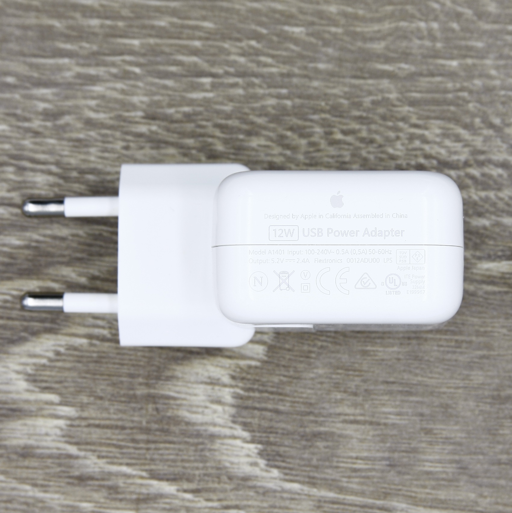 Сетевое зарядное устройство Apple 12W USB Power Adapter (MGN03ZM/A) 0
