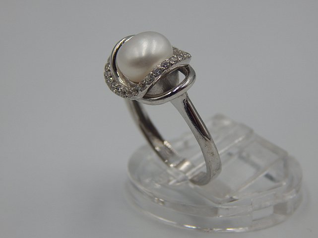 Серебряное кольцо с цирконием и жемчугом (33295352) 2