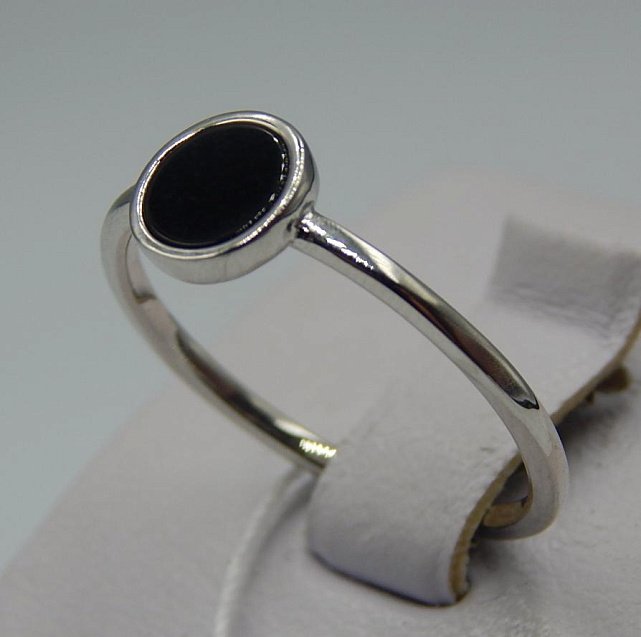 Серебряное кольцо с ониксом (33180678) 1