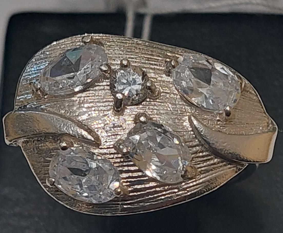 Серебряное кольцо с цирконием (30500270) 0