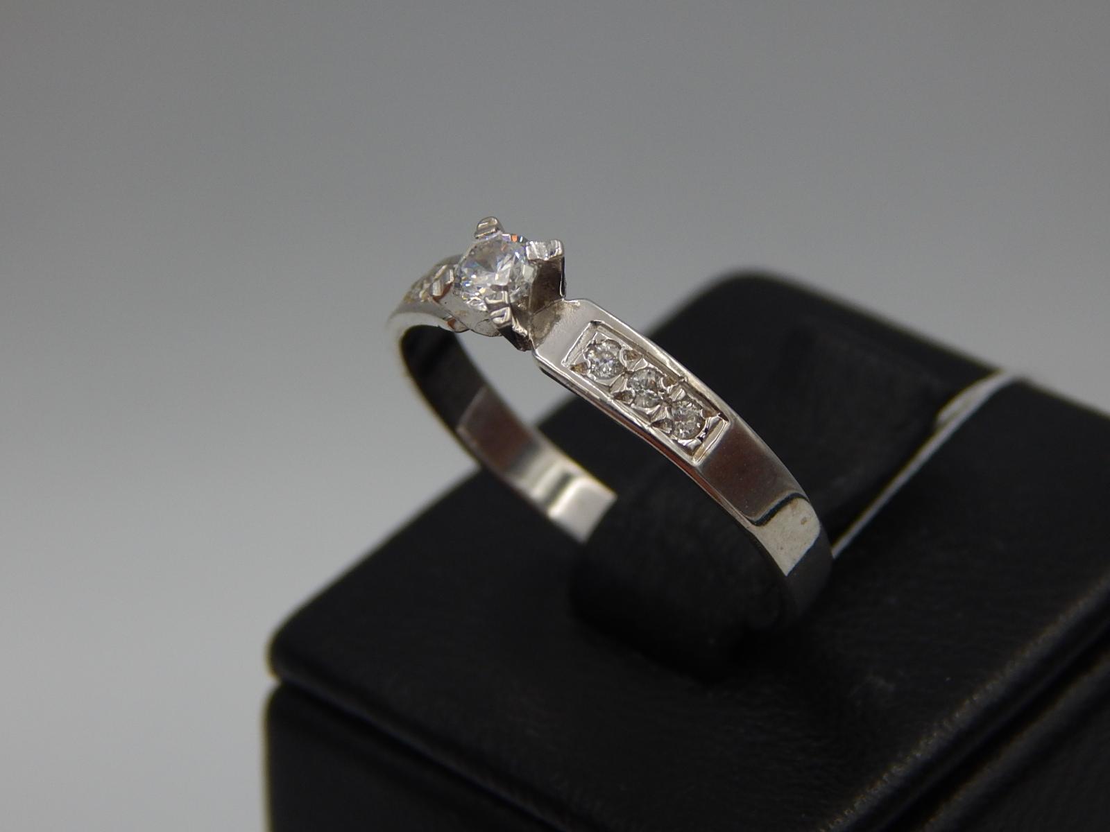 Серебряное кольцо с цирконием (30514539) 1