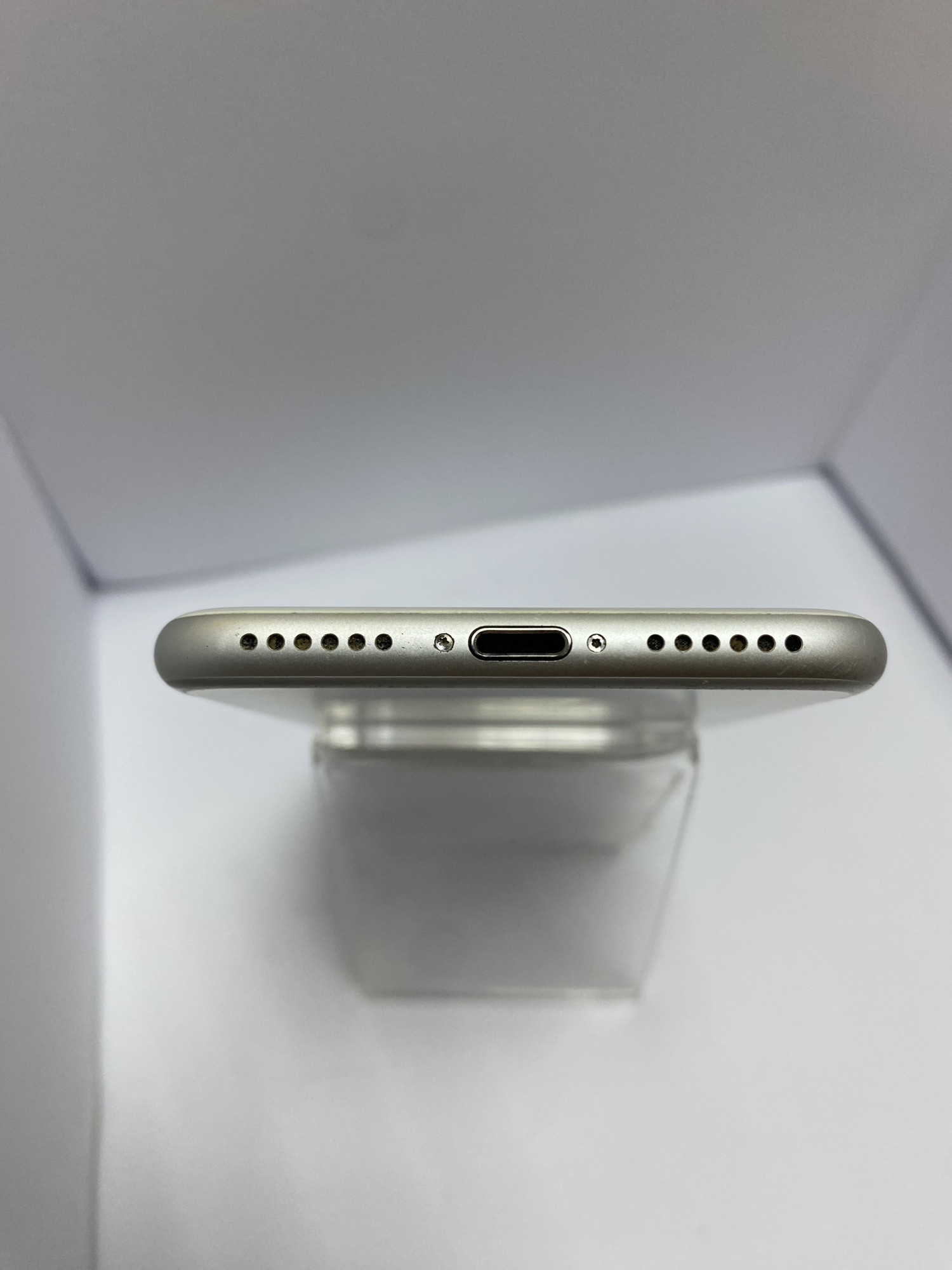 Apple iPhone 7 128Gb Silver (MN932) 3