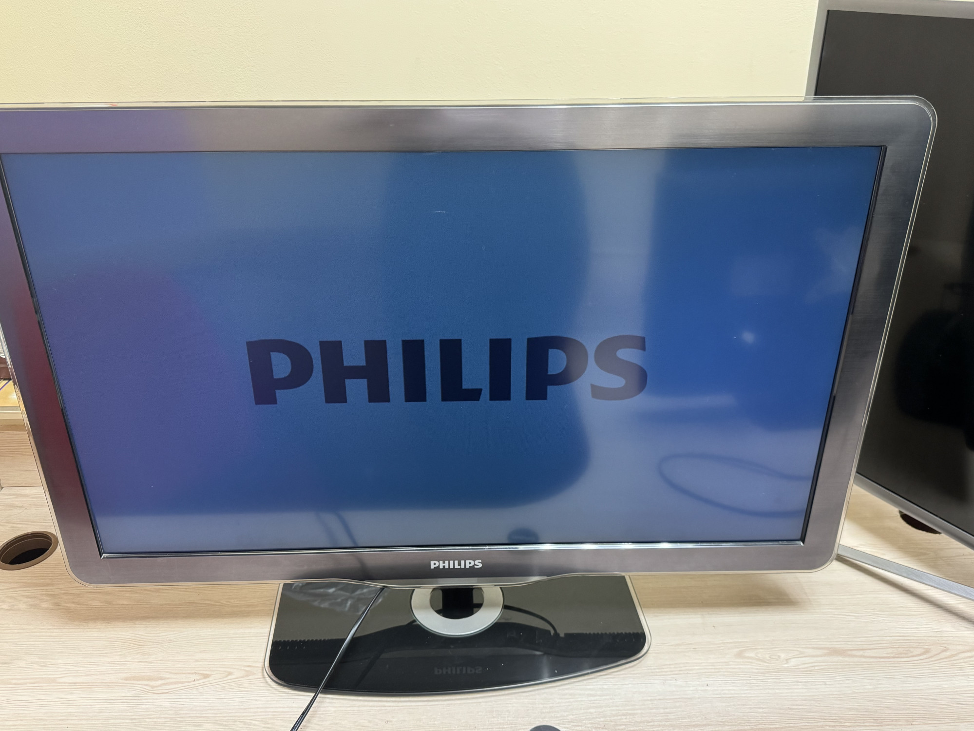 Телевізор Philips 32PFL7605H 2