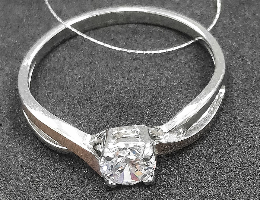 Серебряное кольцо с цирконием (31267112) 0