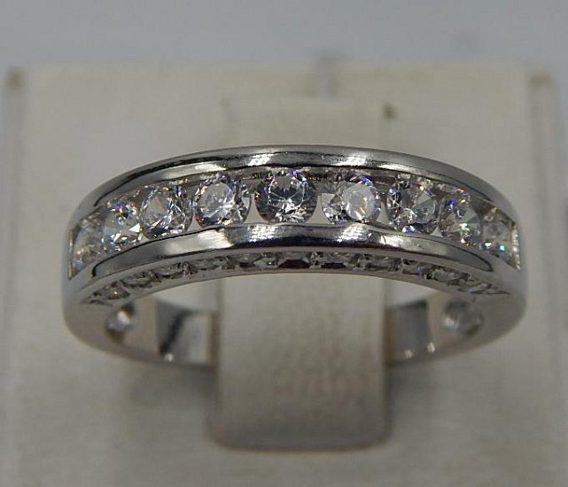 Серебряное кольцо с цирконием (31933391) 1