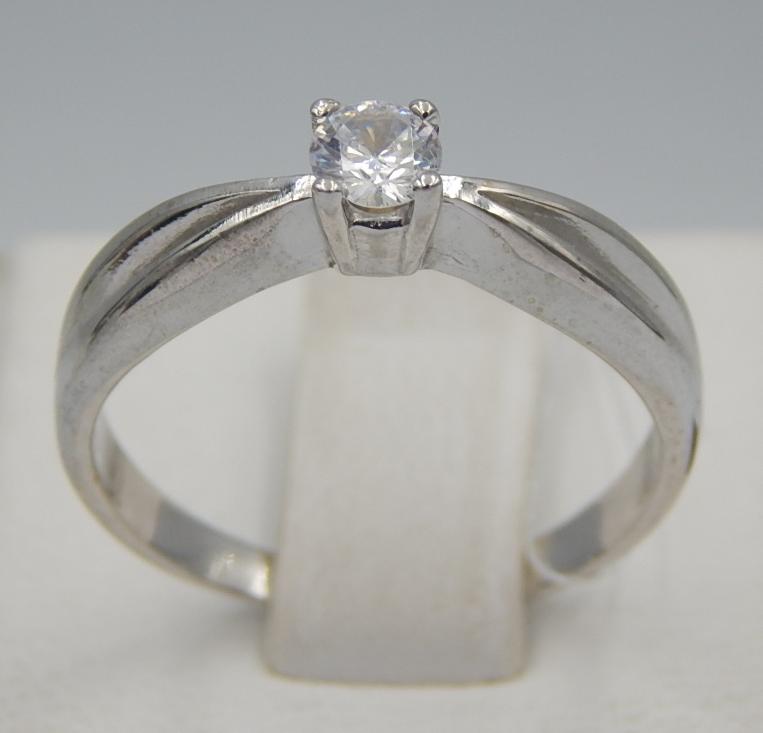 Серебряное кольцо с цирконием (30525562) 0