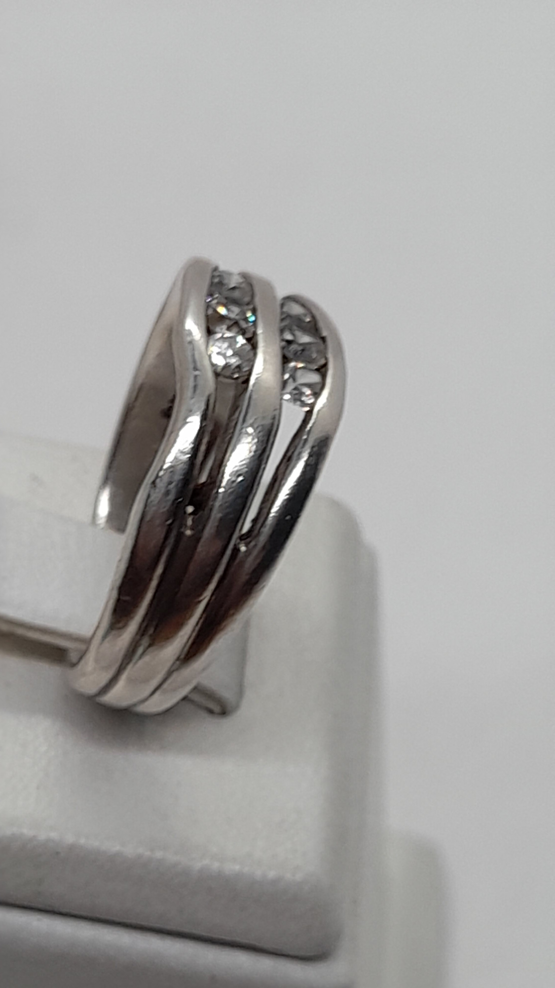 Серебряное кольцо с цирконием (31804590) 1