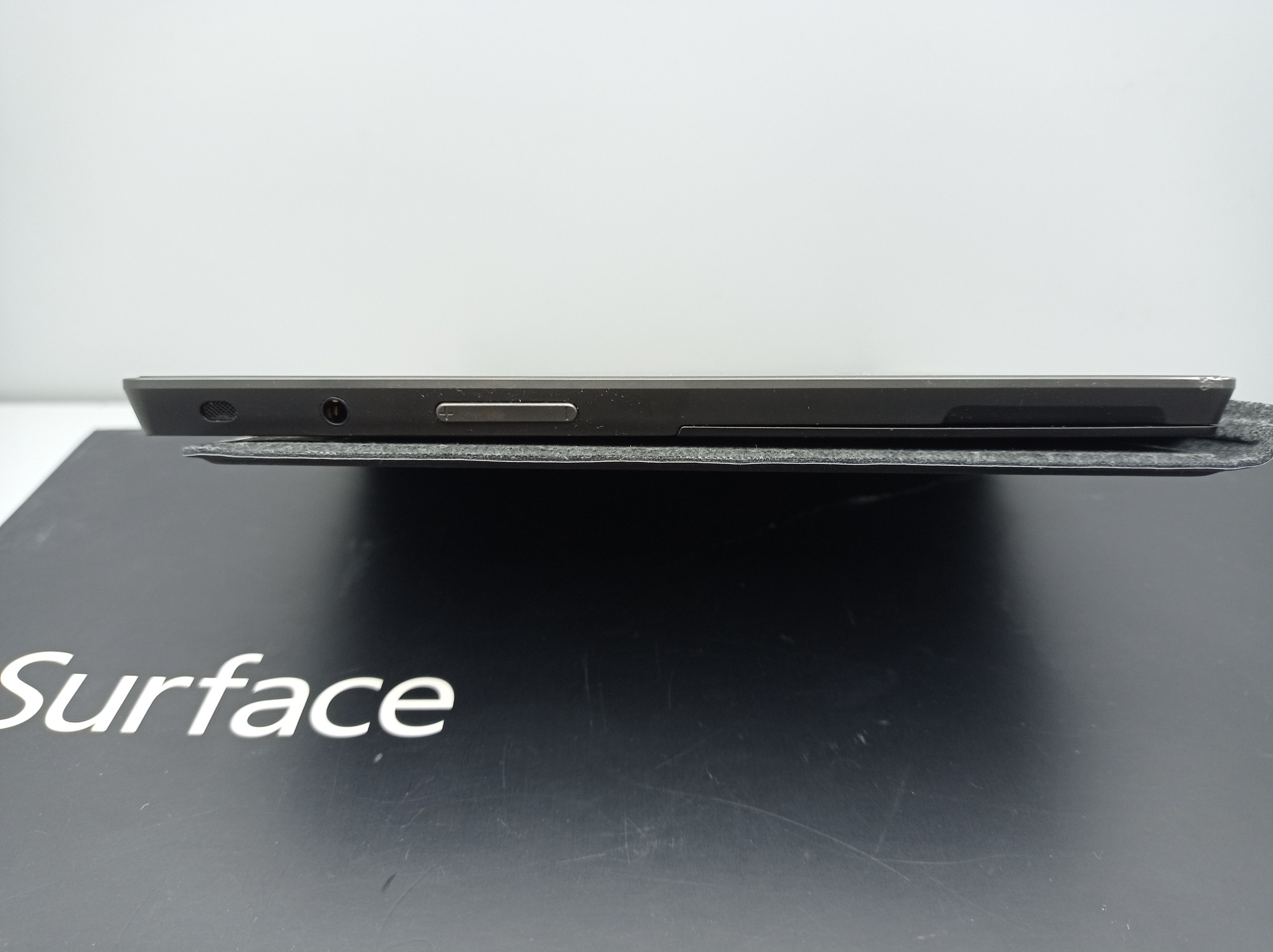 Планшет Microsoft Surface RT 2/32GB (9HR-00016) с клавиатурой 19