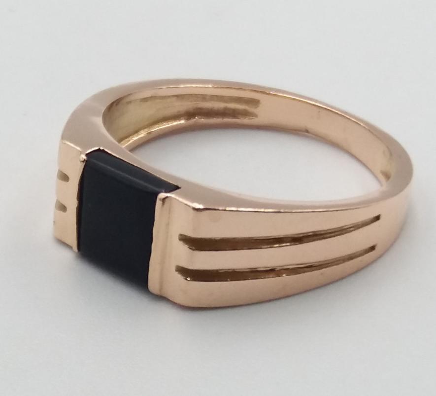 Перстень из красного золота с ониксом (30603823) 1