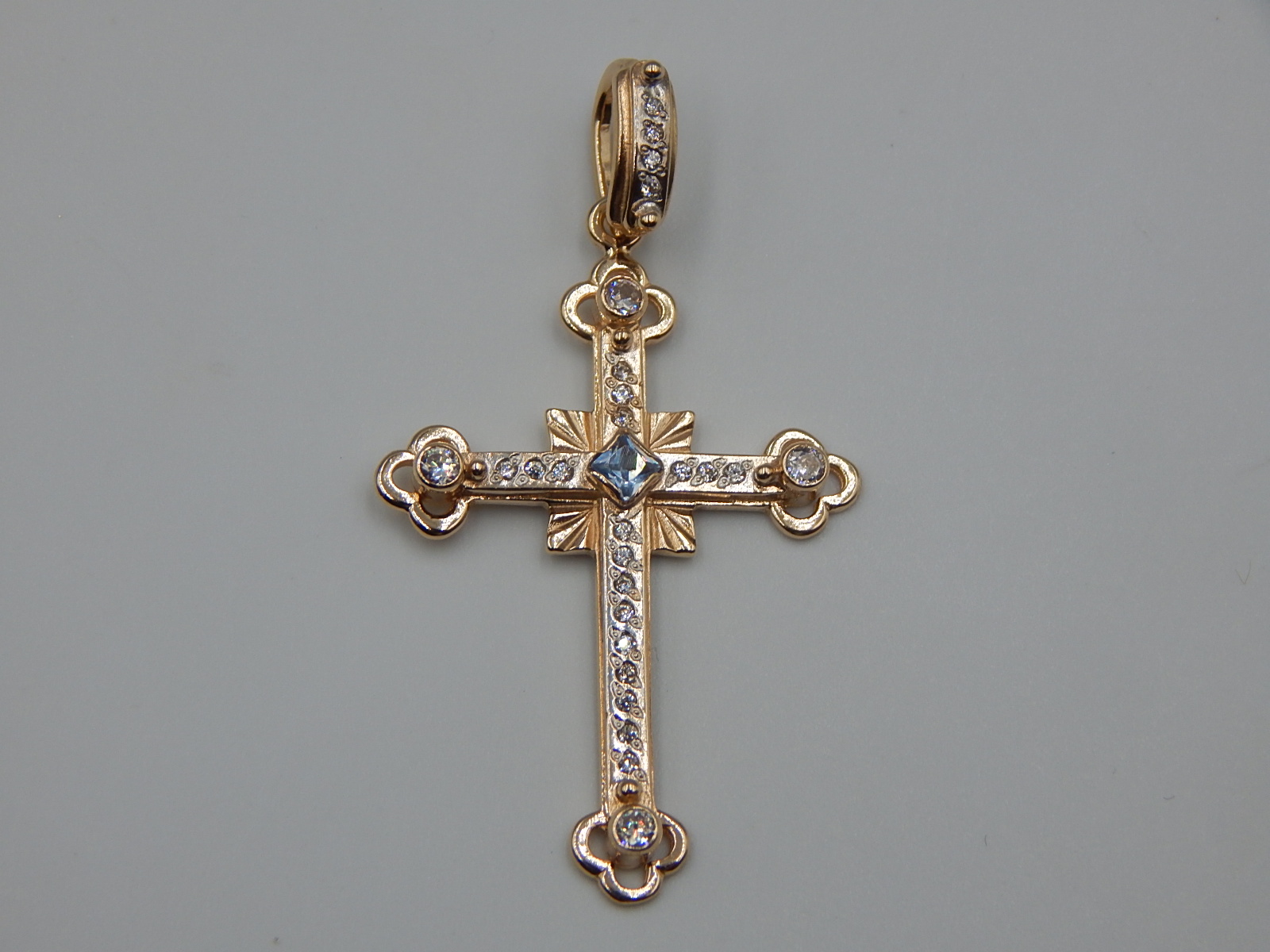 Підвіс-хрест з червоного та білого золота з цирконієм (33688141) 1