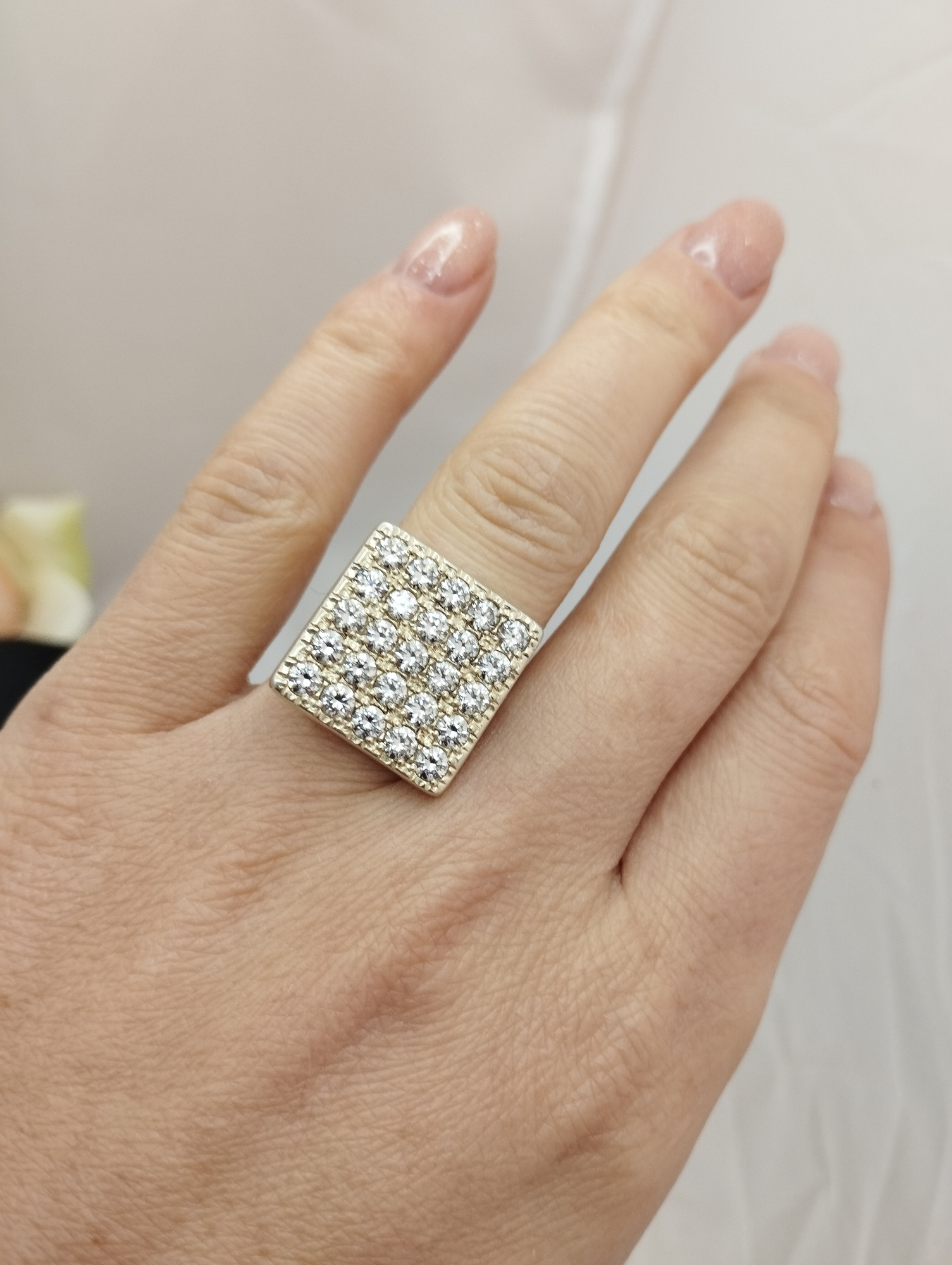 Серебряное кольцо с цирконием (32881679) 1