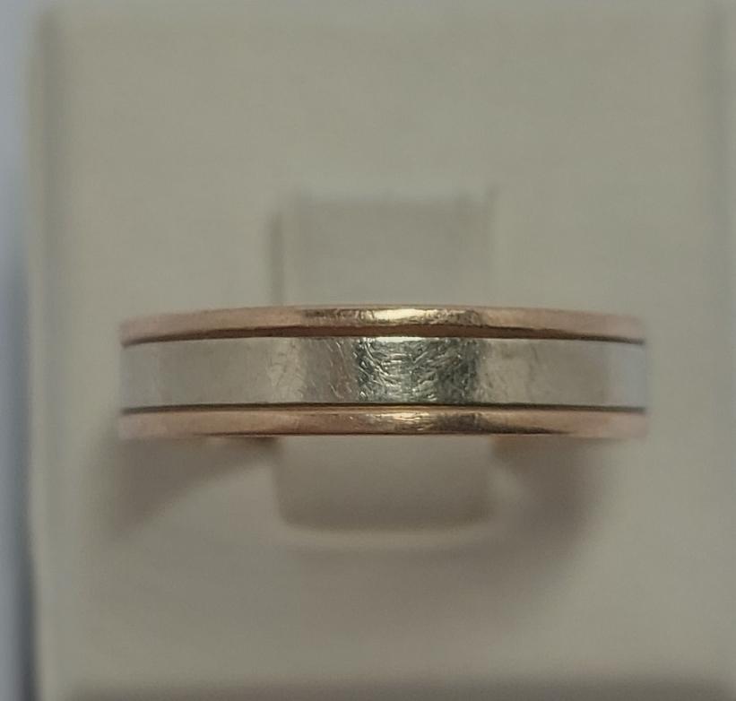 Обручальное кольцо из красного и белого золота (33669060)  0