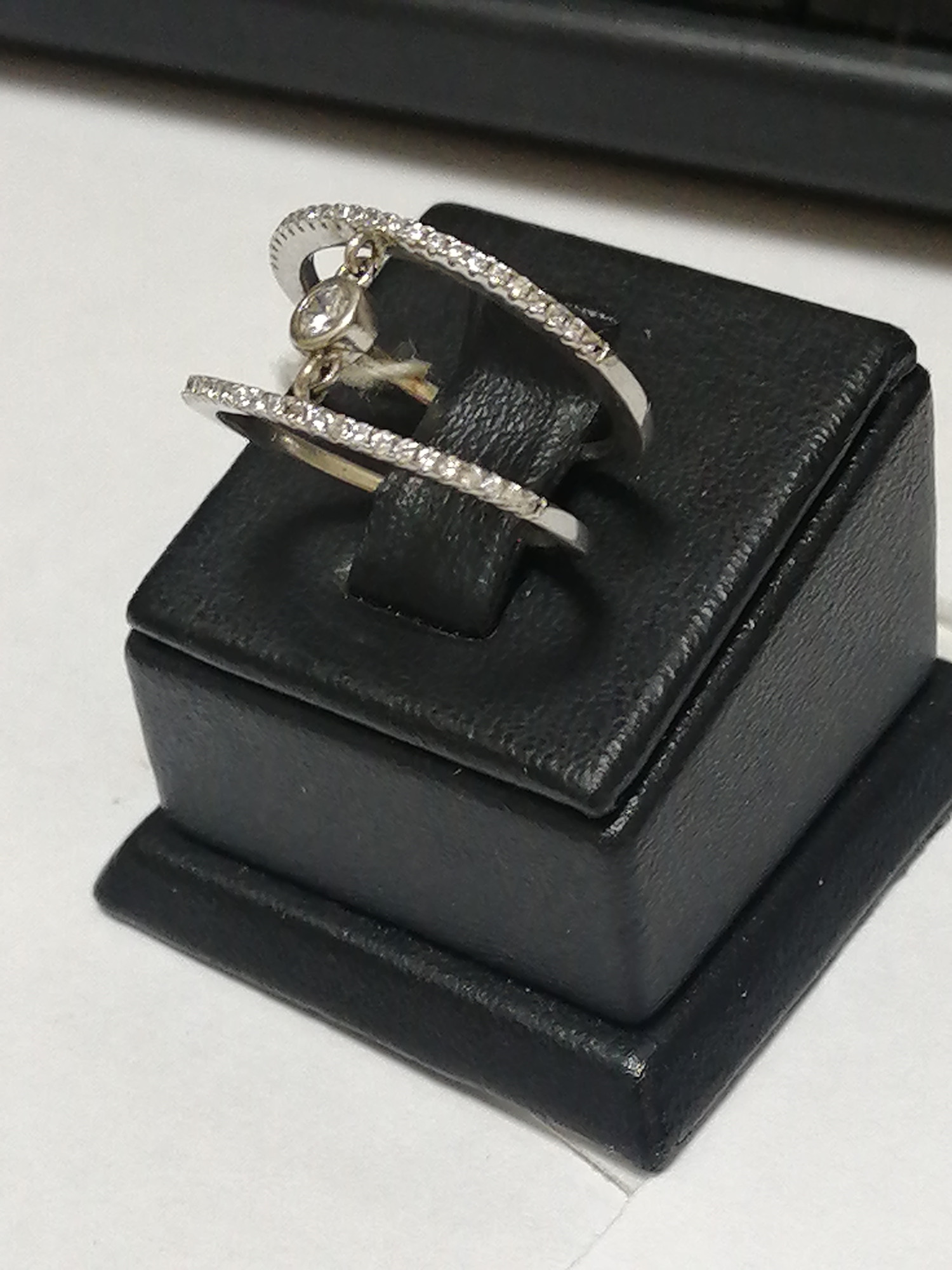 Серебряное кольцо с цирконием (30525103) 1