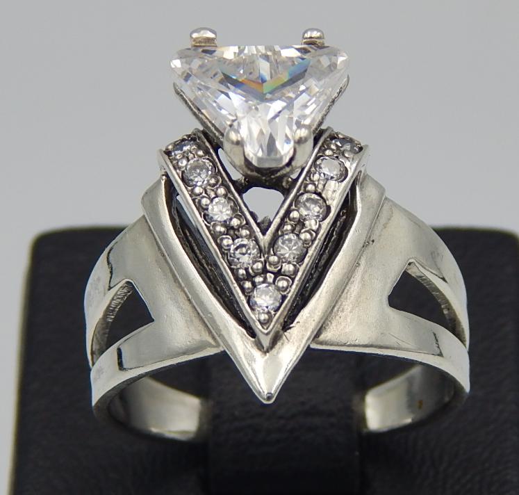 Серебряное кольцо с цирконием (30510053) 0