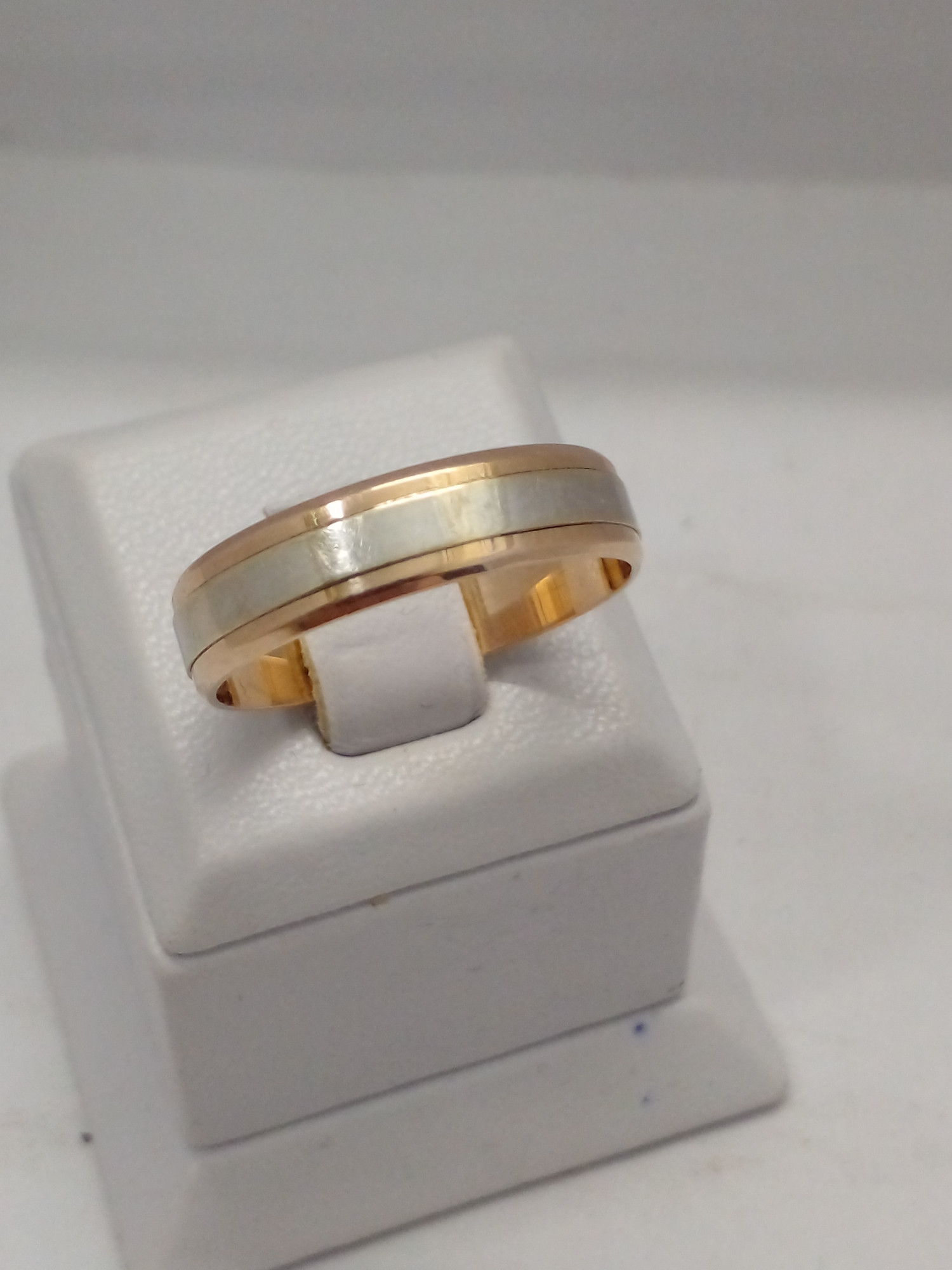 Обручальное кольцо из красного и белого золота (33324257) 0