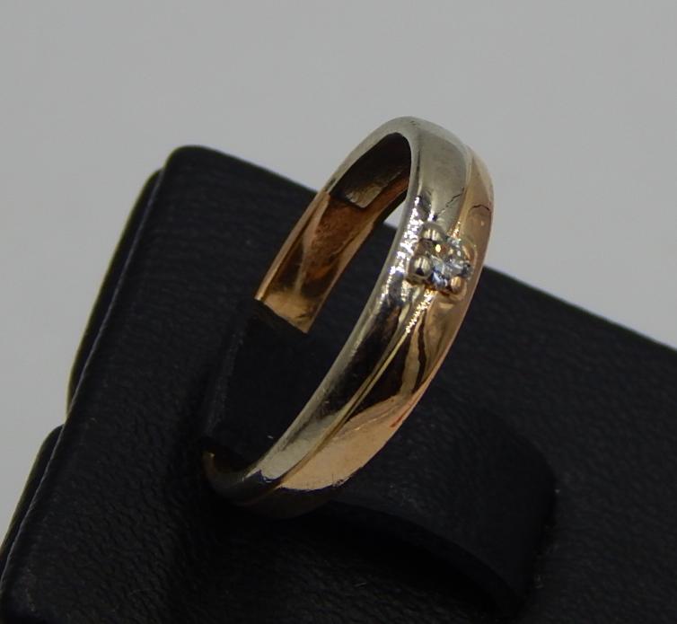 Обручальное кольцо из красного и белого золота с бриллиантом (-ми) (24467172) 1