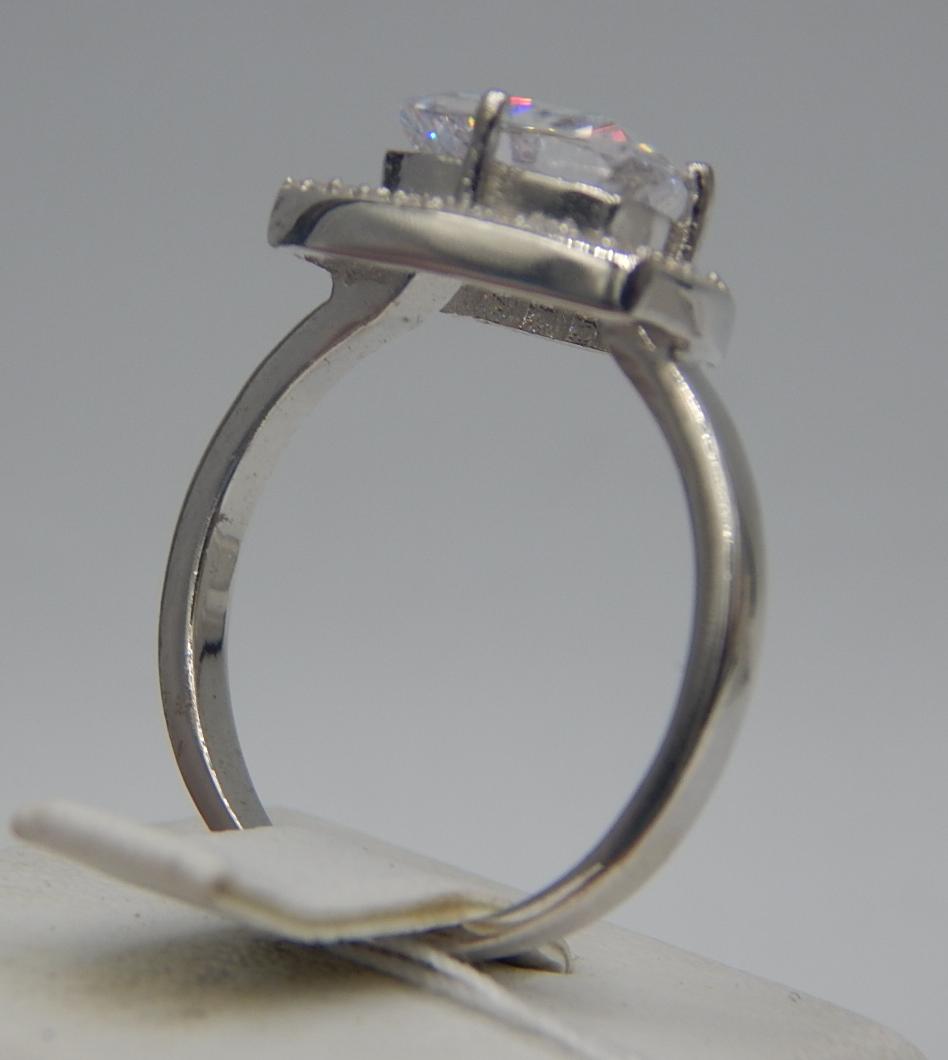 Серебряное кольцо с цирконием (30519881) 1