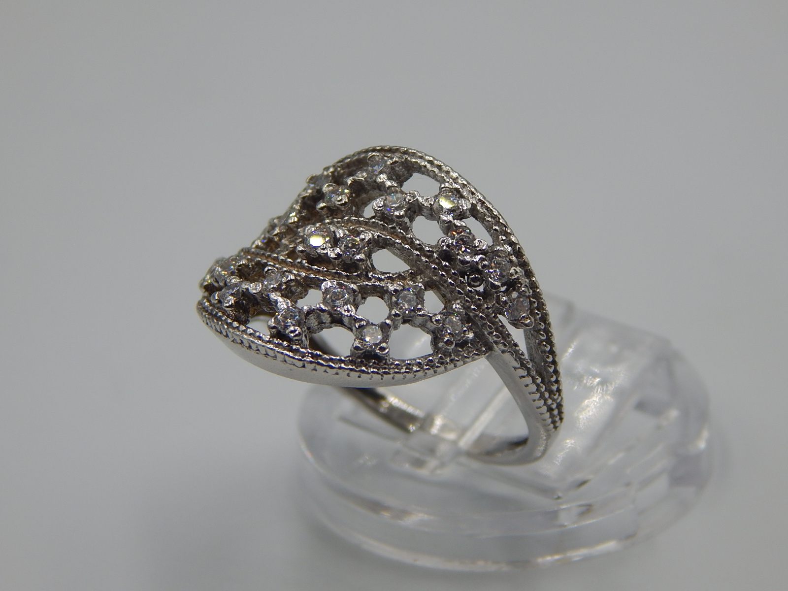 Серебряное кольцо с цирконием (33243638) 1