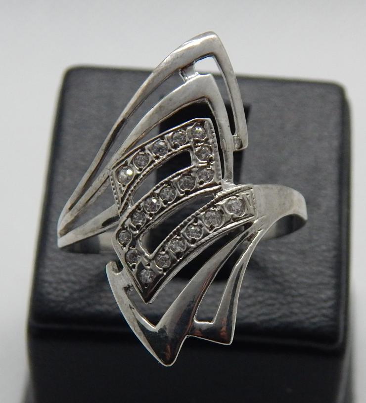 Серебряное кольцо с цирконием (30520059) 0
