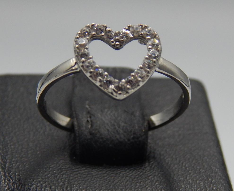 Серебряное кольцо с цирконием (31273673) 0