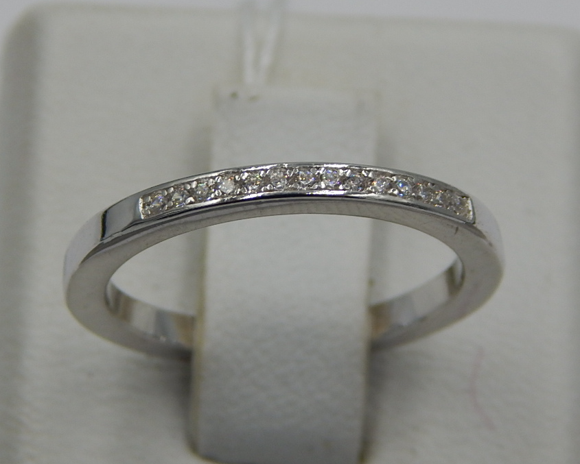 Серебряное кольцо с цирконием (32405065) 0