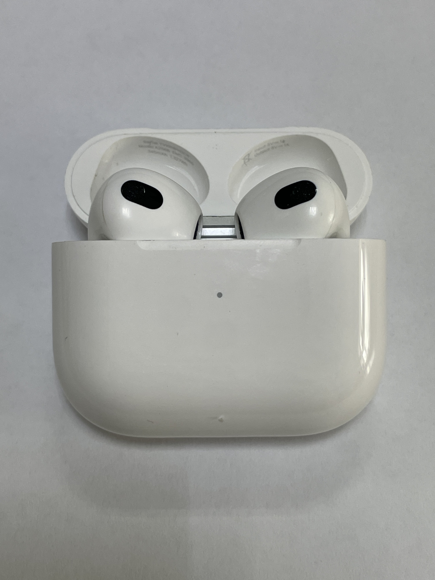 Наушники Apple AirPods 3 with Lightning Charging Case (MPNY3TY/A) 0