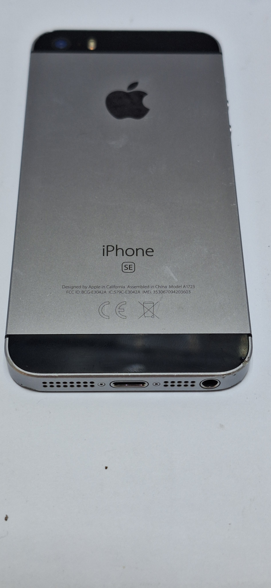 Apple iPhone SE 32Gb Silver (MP832) 3