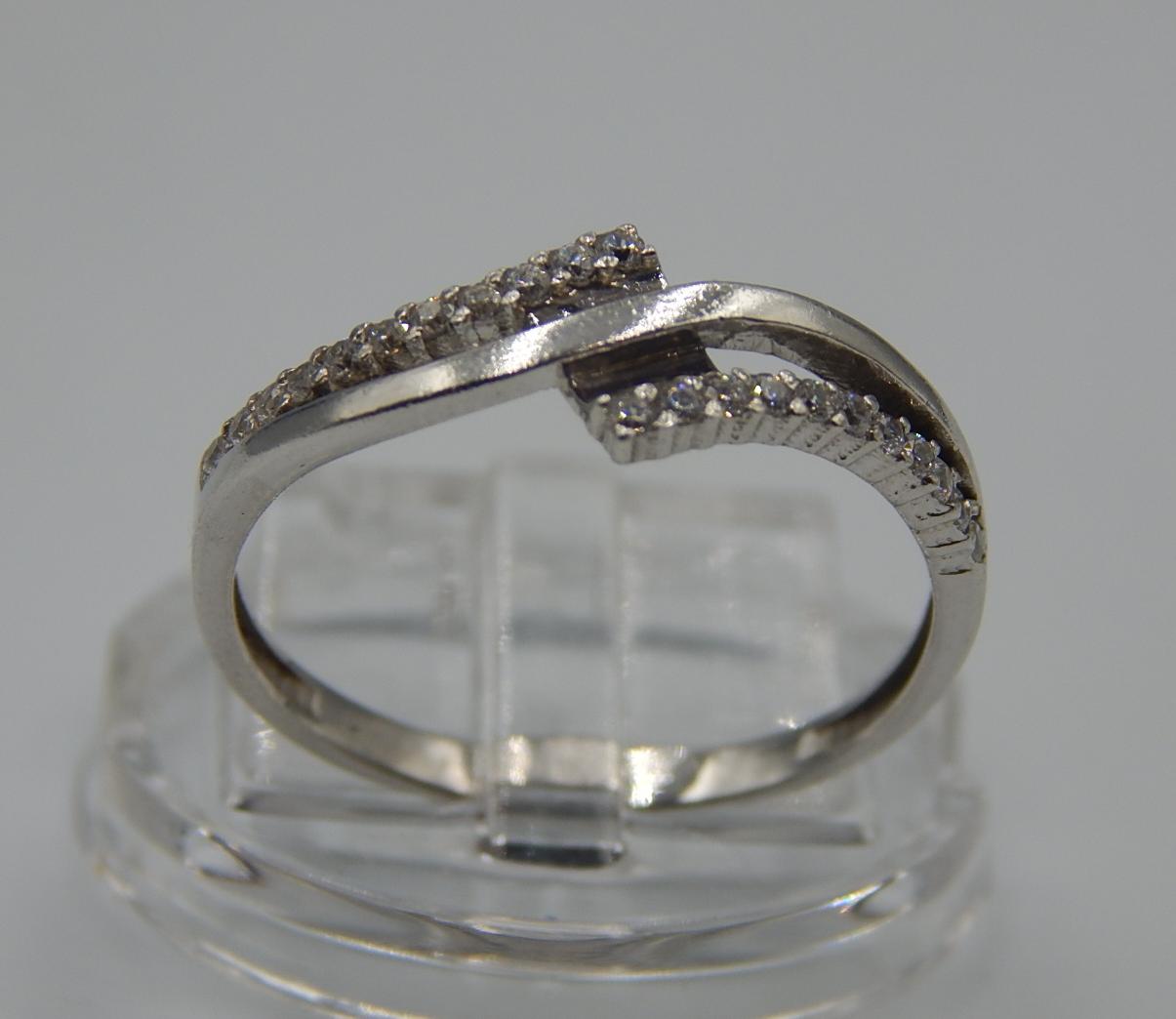 Серебряное кольцо с цирконием (33478561) 0