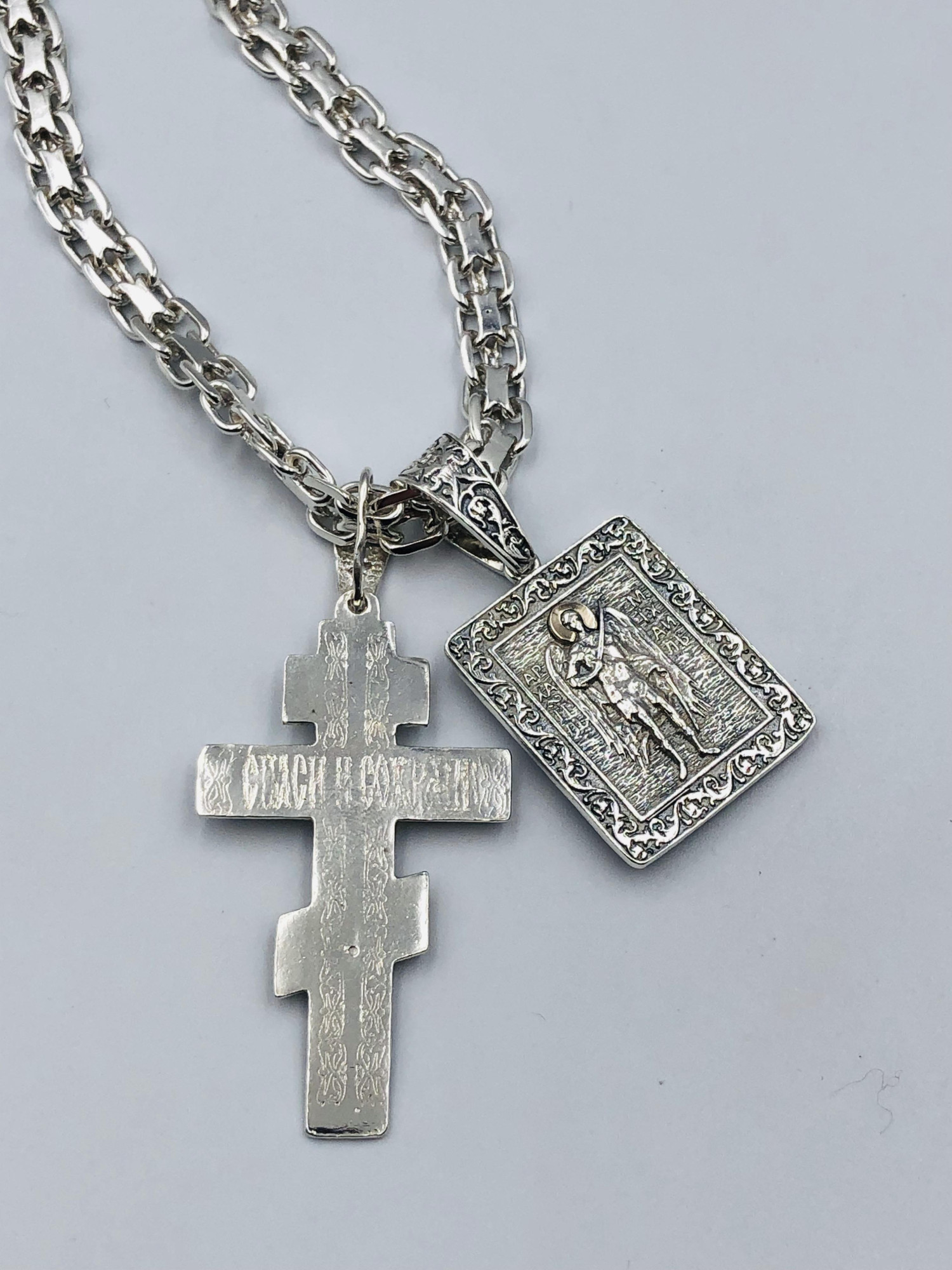 Серебряное колье с ладанкой и крестом (33131167) 2