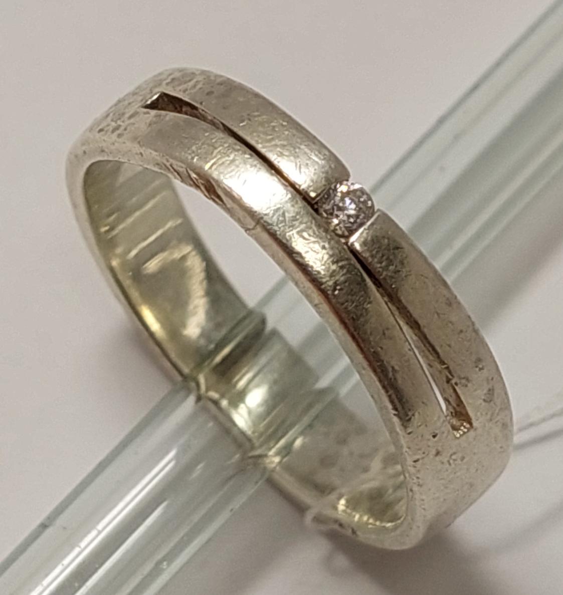Серебряное кольцо с цирконием (33697328) 0