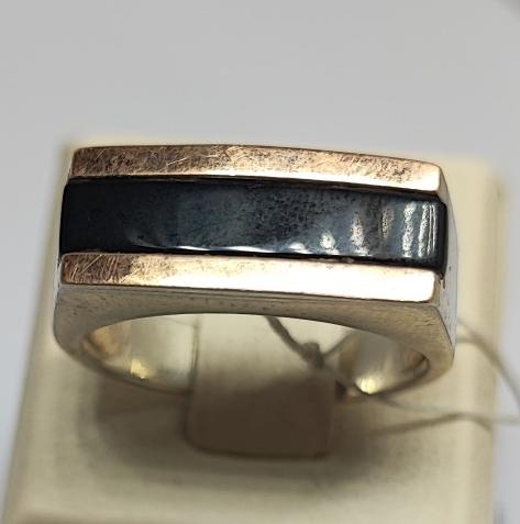 Серебряный перстень с позолотой и ониксом (33647440) 0