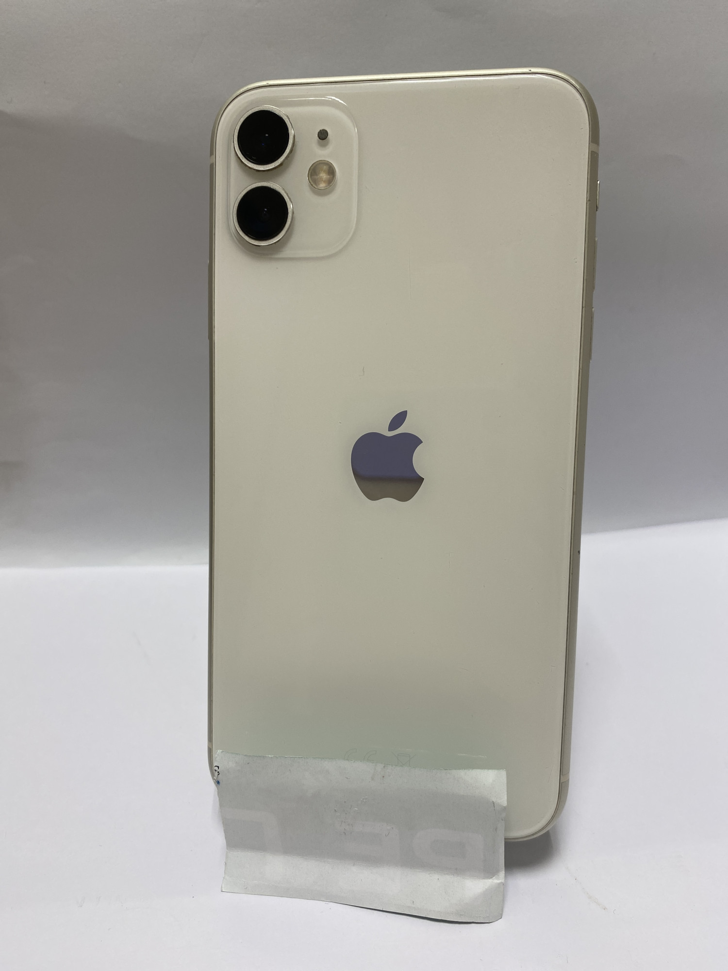 Apple iPhone 11 64GB White (MWL82)  4