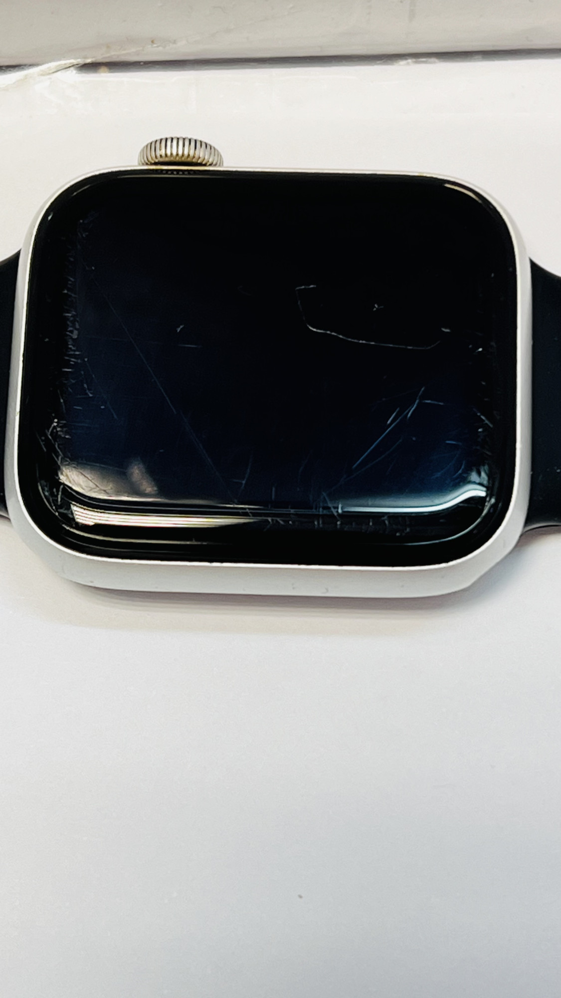Смарт-годинник Apple Watch Nike SE GPS, 44mm Silver Aluminium Case with Pure Platinum/Black Nike Sport Band (MYYH2)  7