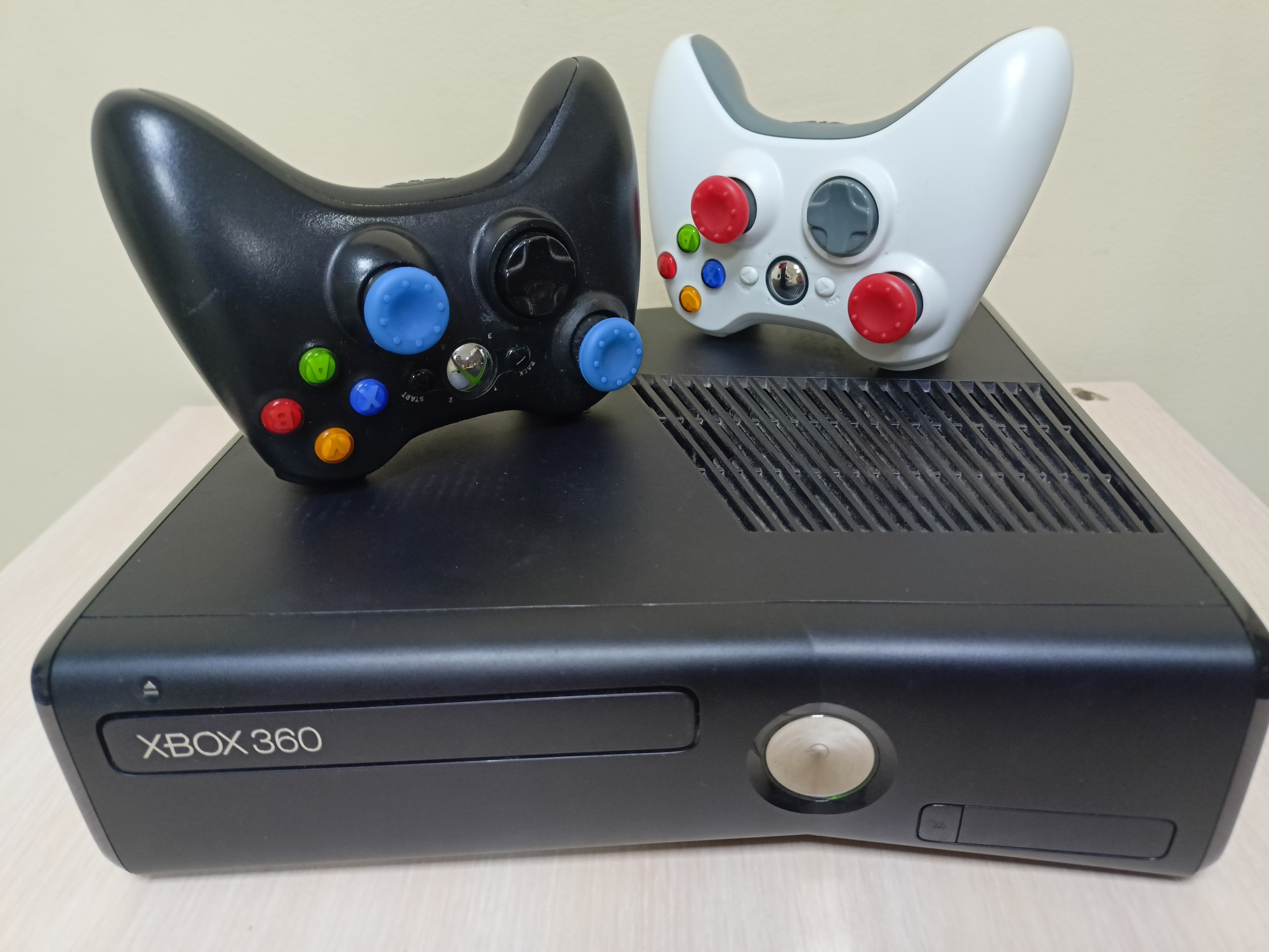 Ігрова приставка Microsoft Xbox 360 S 1000Gb  0