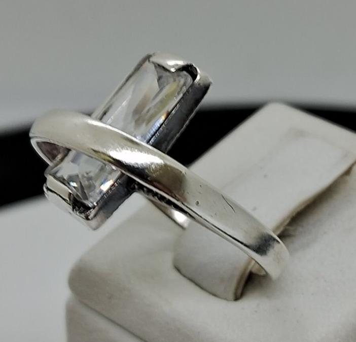 Серебряное кольцо с цирконием (32763572) 1