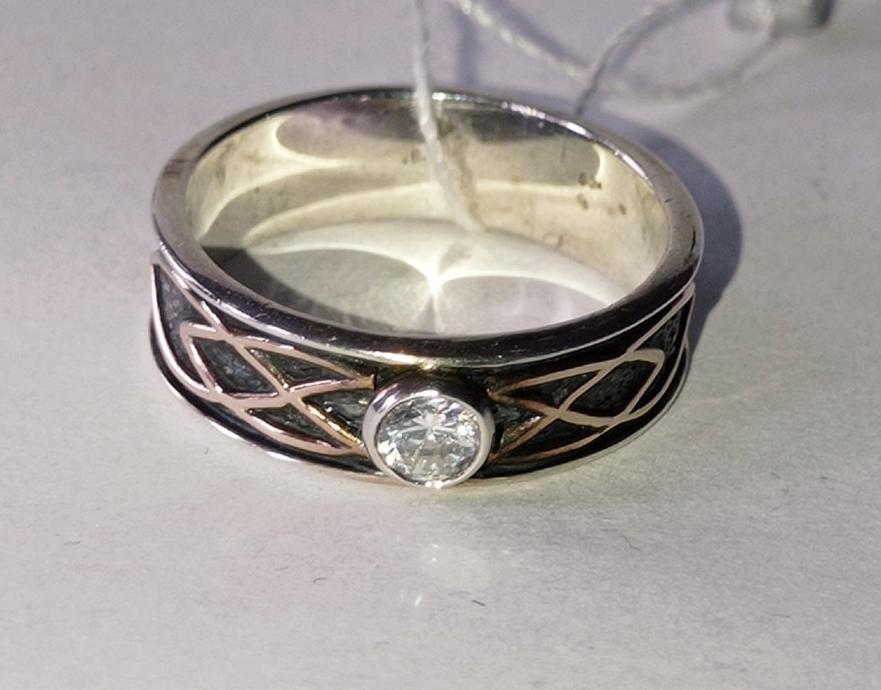 Серебряное кольцо с золотой вставкой и цирконием (27712759) 0