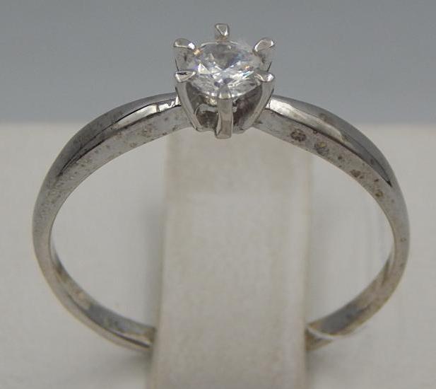 Серебряное кольцо с цирконием (30555819) 0