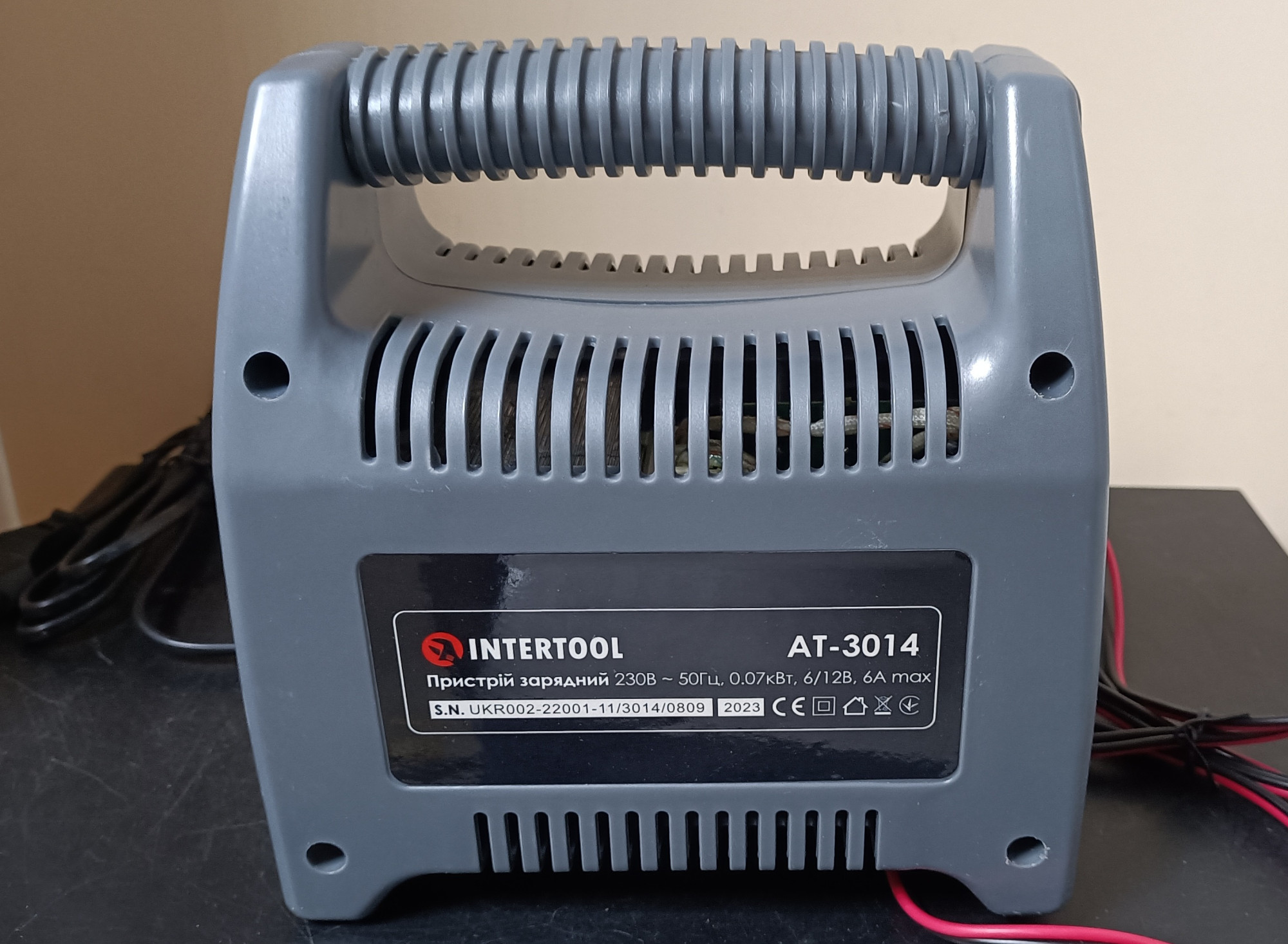 Автомобильное зарядное устройство Intertool AT-3014  2