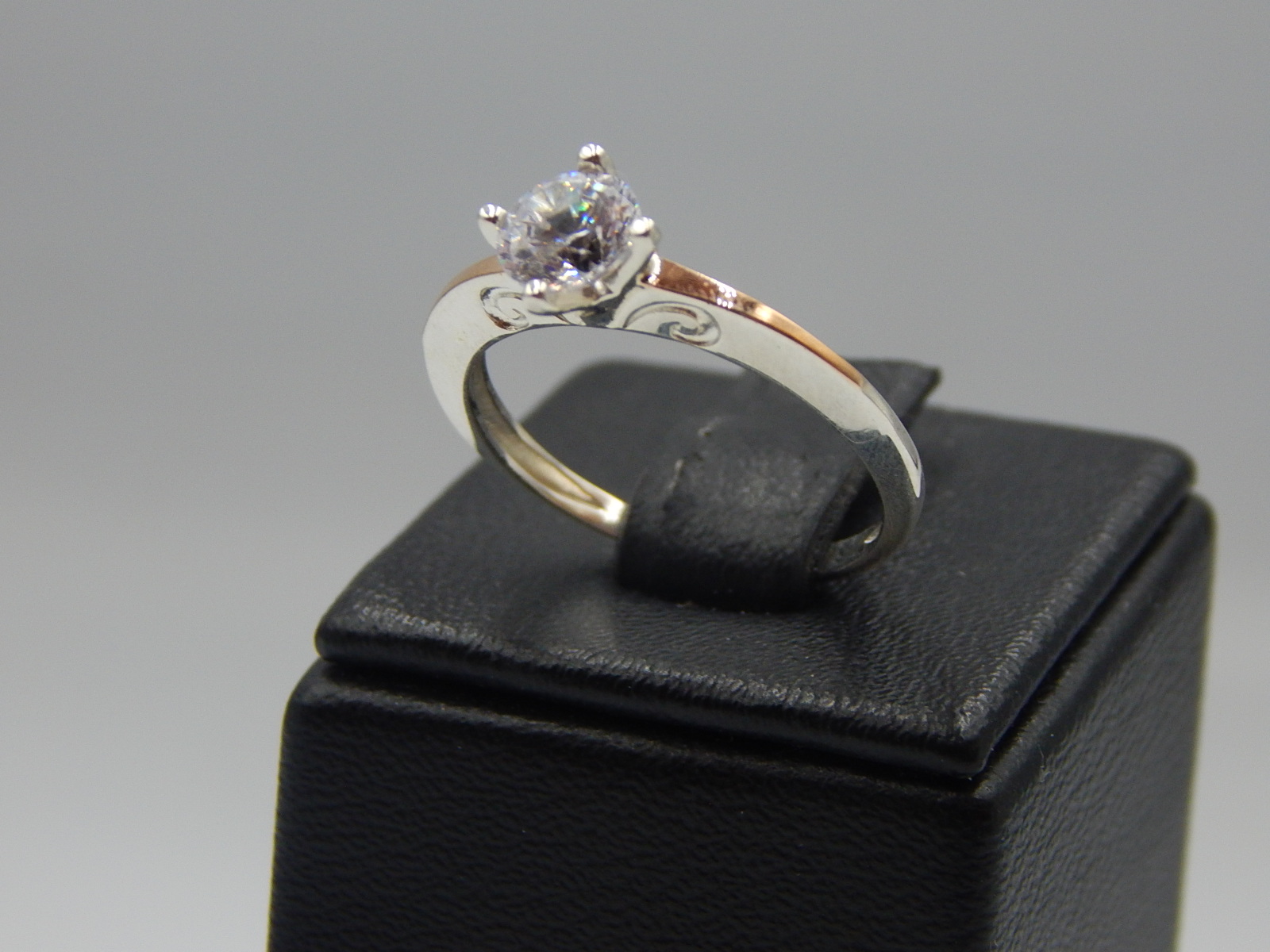 Серебряное кольцо с цирконием (32886617) 2