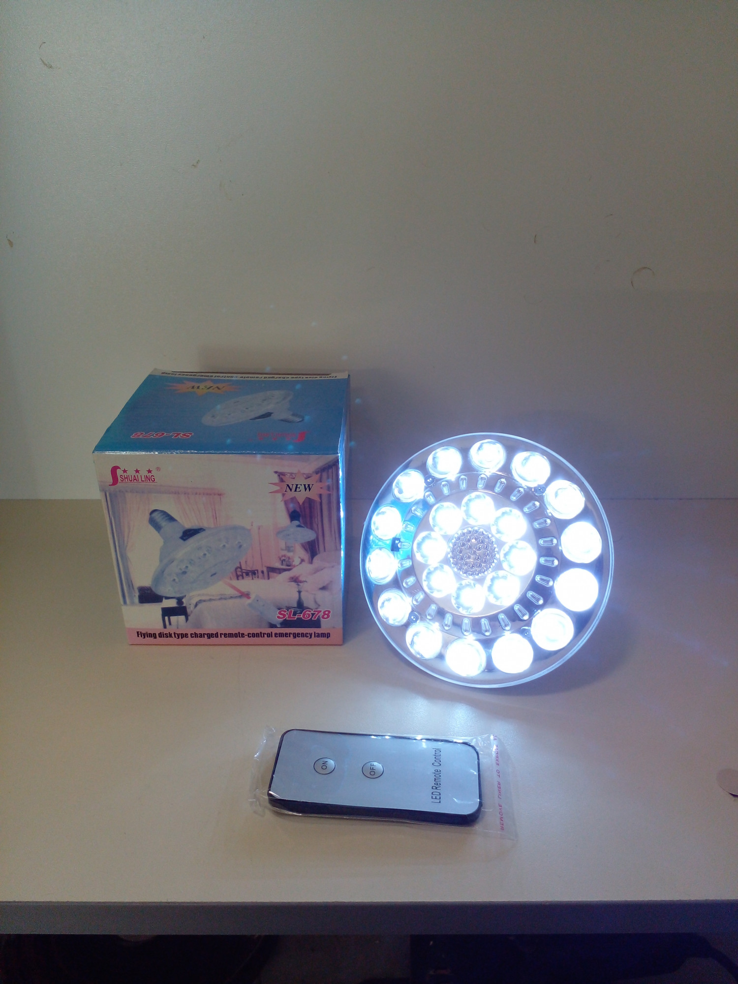 LED-лампа с пультом Shuai Ling SL-678 0
