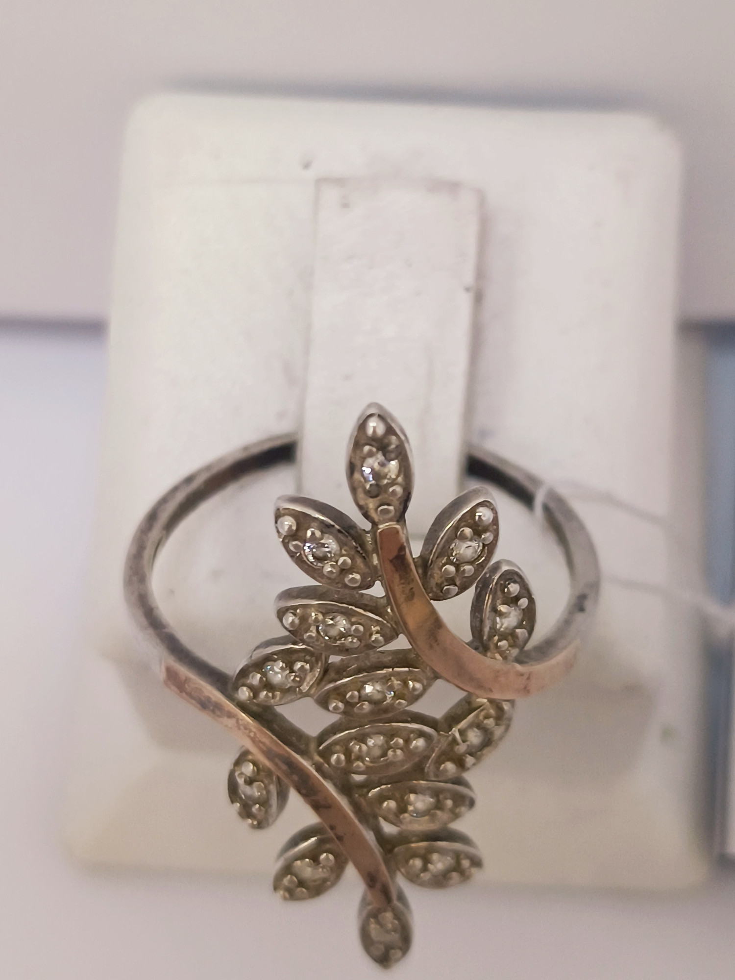 Серебряное кольцо с цирконием и позолотой (33809525) 1