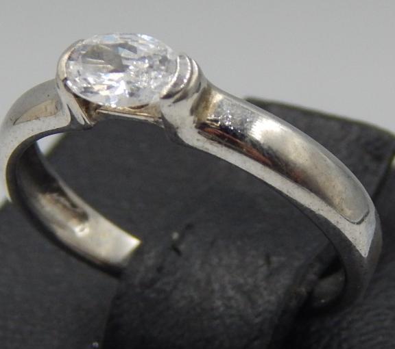 Серебряное кольцо с цирконием (31647235) 1