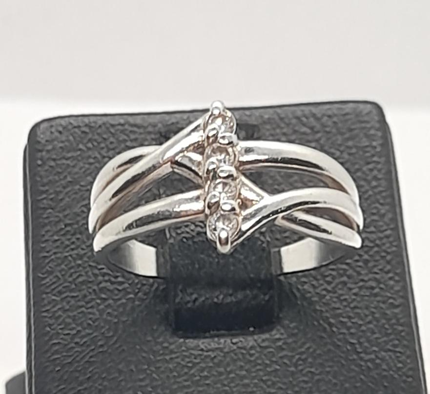 Серебряное кольцо с цирконием (31762278) 0