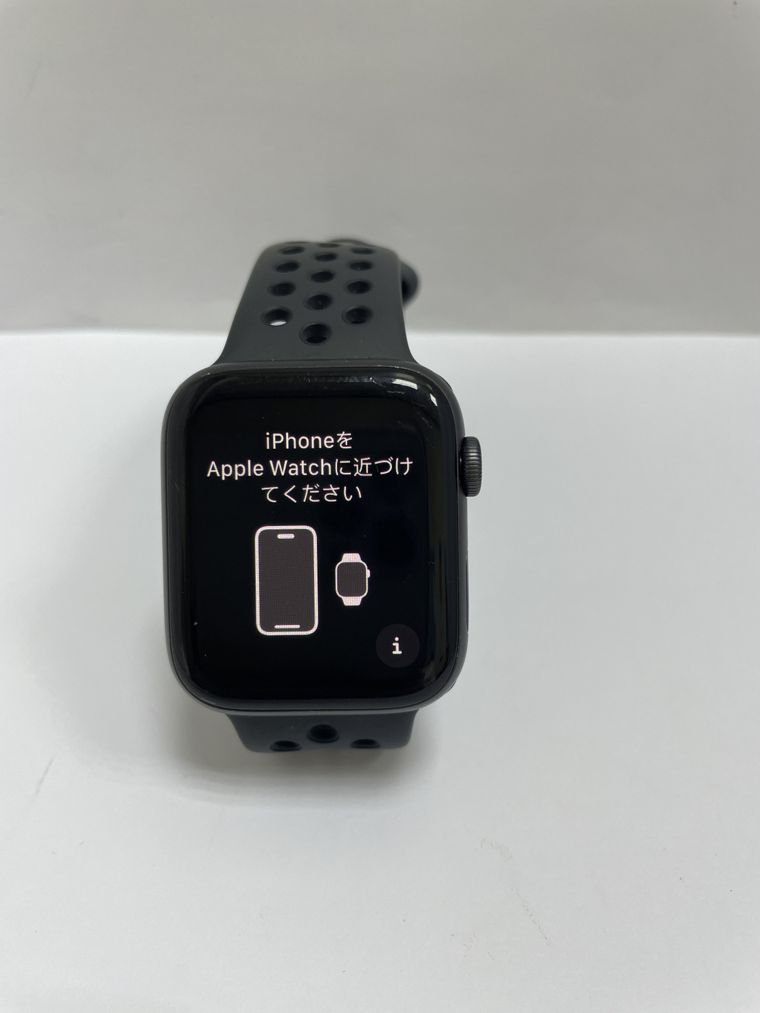 Смарт-годинник Apple Watch Nike SE GPS, 44mm Silver Aluminium Case with Pure Platinum/Black Nike Sport Band (MYYH2)  0