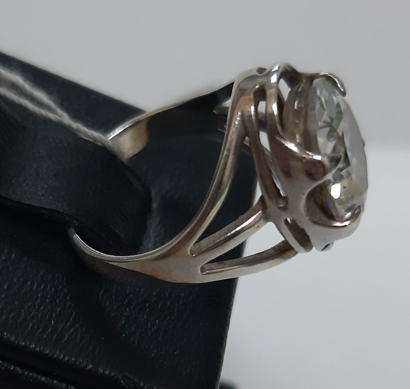 Серебряное кольцо с цирконием (30538677) 5