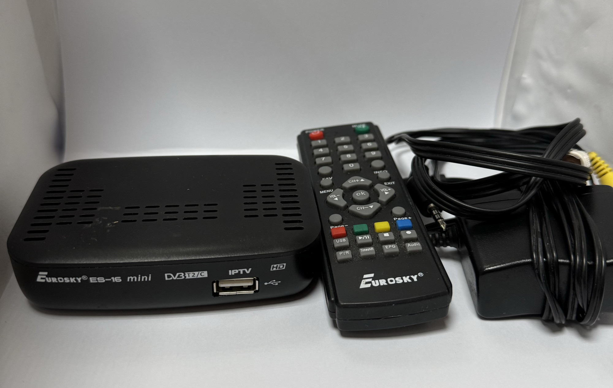 Цифровий ефірний ресивер Eurosky ES-16 Mini DVB-T2 2