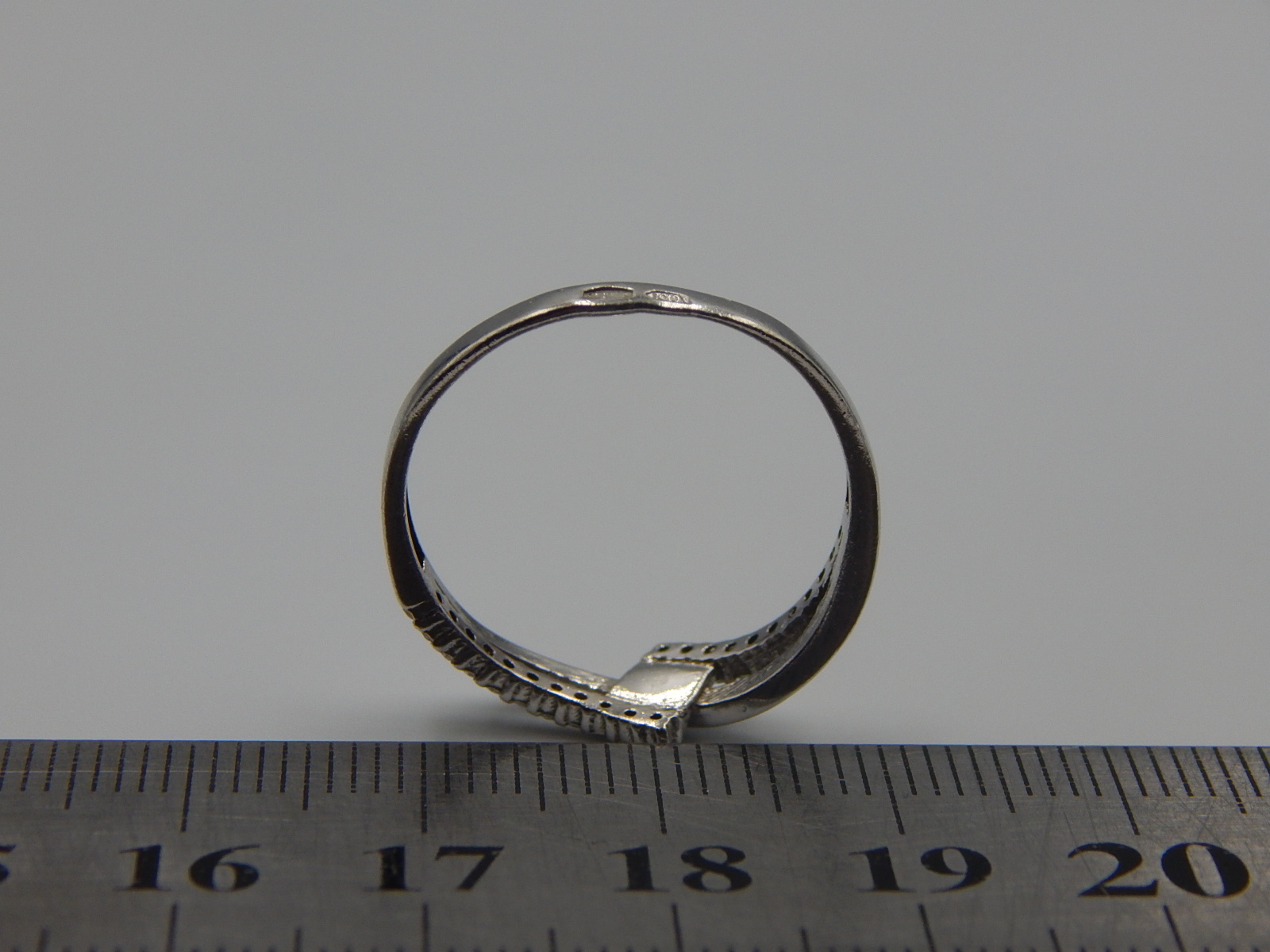 Серебряное кольцо с цирконием (33478561) 4
