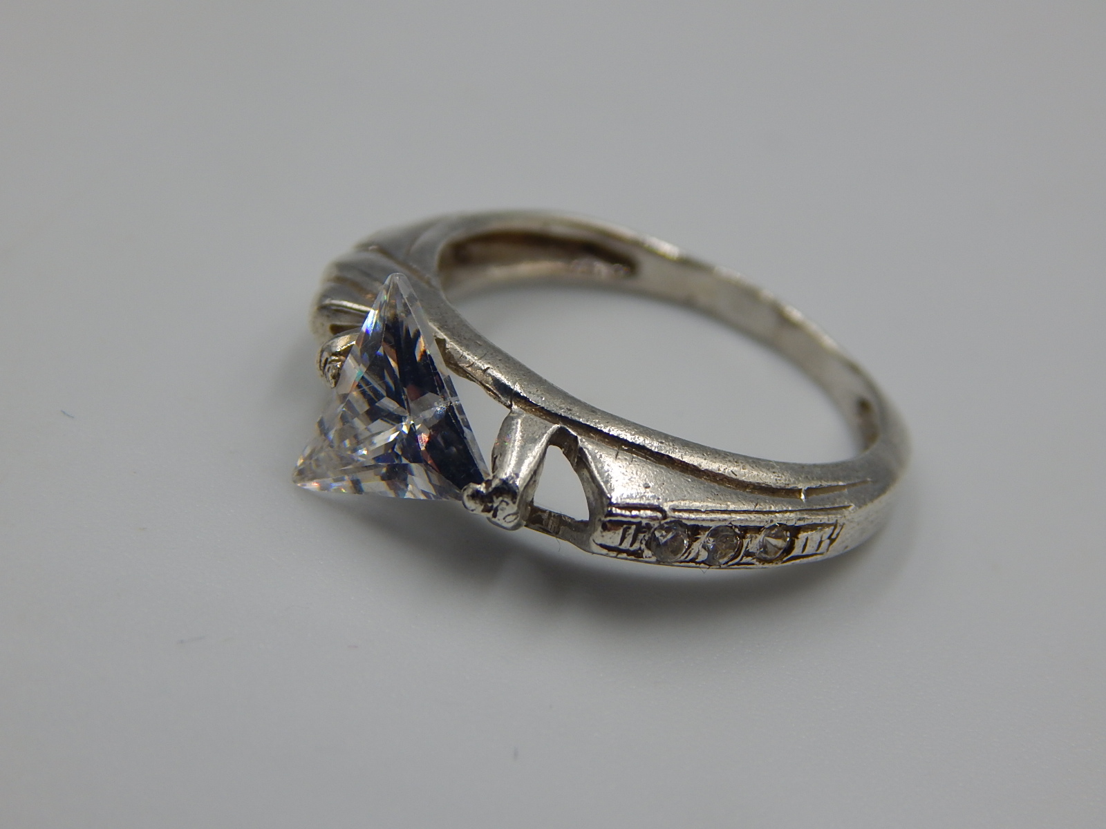 Серебряное кольцо с цирконием (33023878) 3