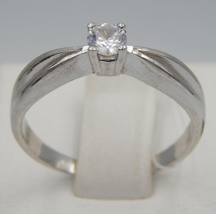 Серебряное кольцо с цирконием (30533942) 0